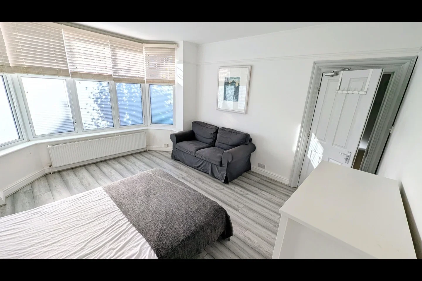 Room Dolphin Road in Slough