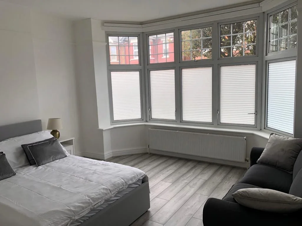Room Dolphin Road in Slough