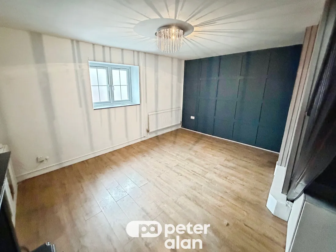 House St Teilo Street in Pontarddulais