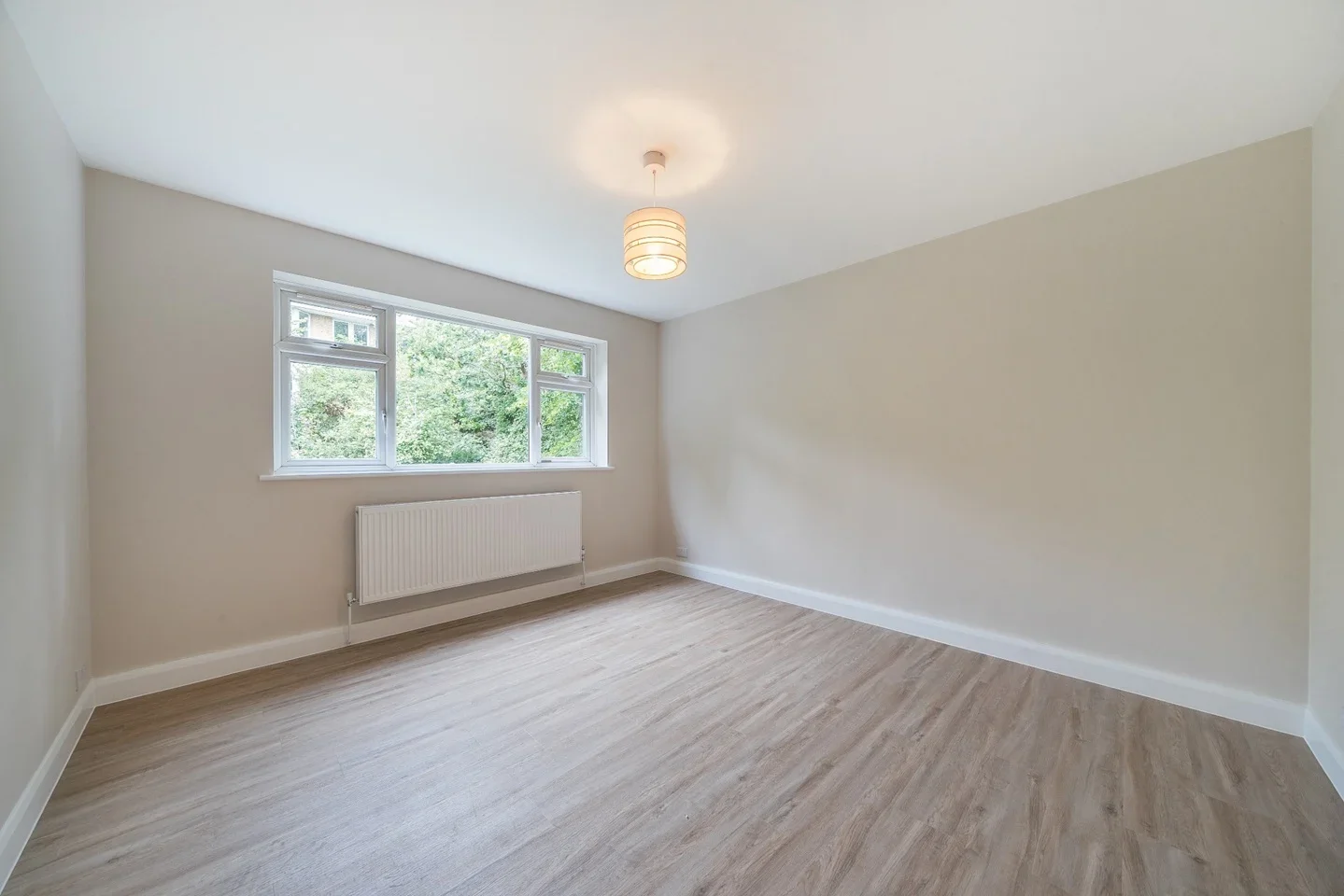 Flat Wells Park Road in Greater London
