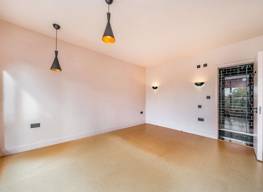 Flat Vallance Road in Greater London