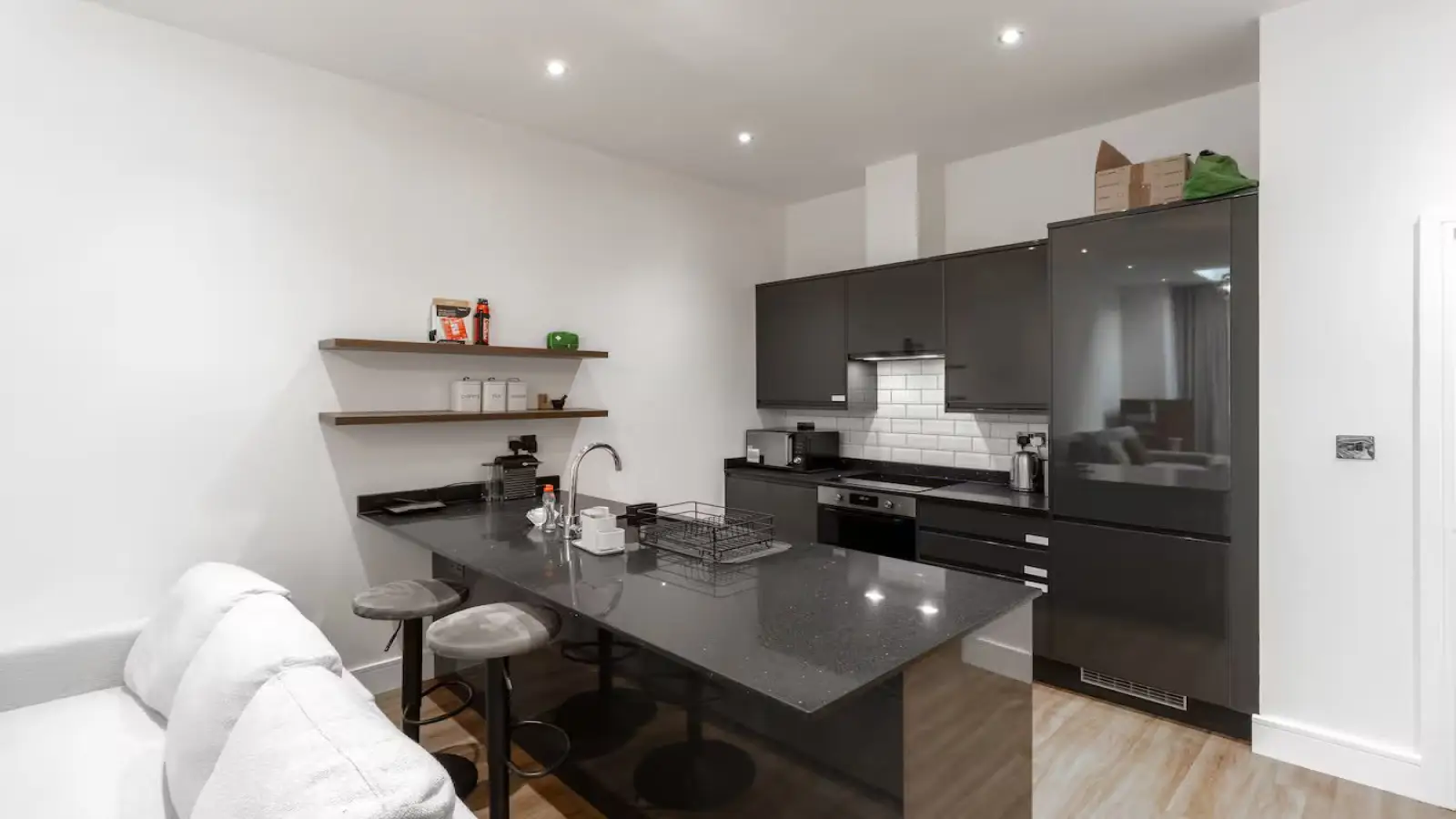 Flat Finchley Road in Greater London