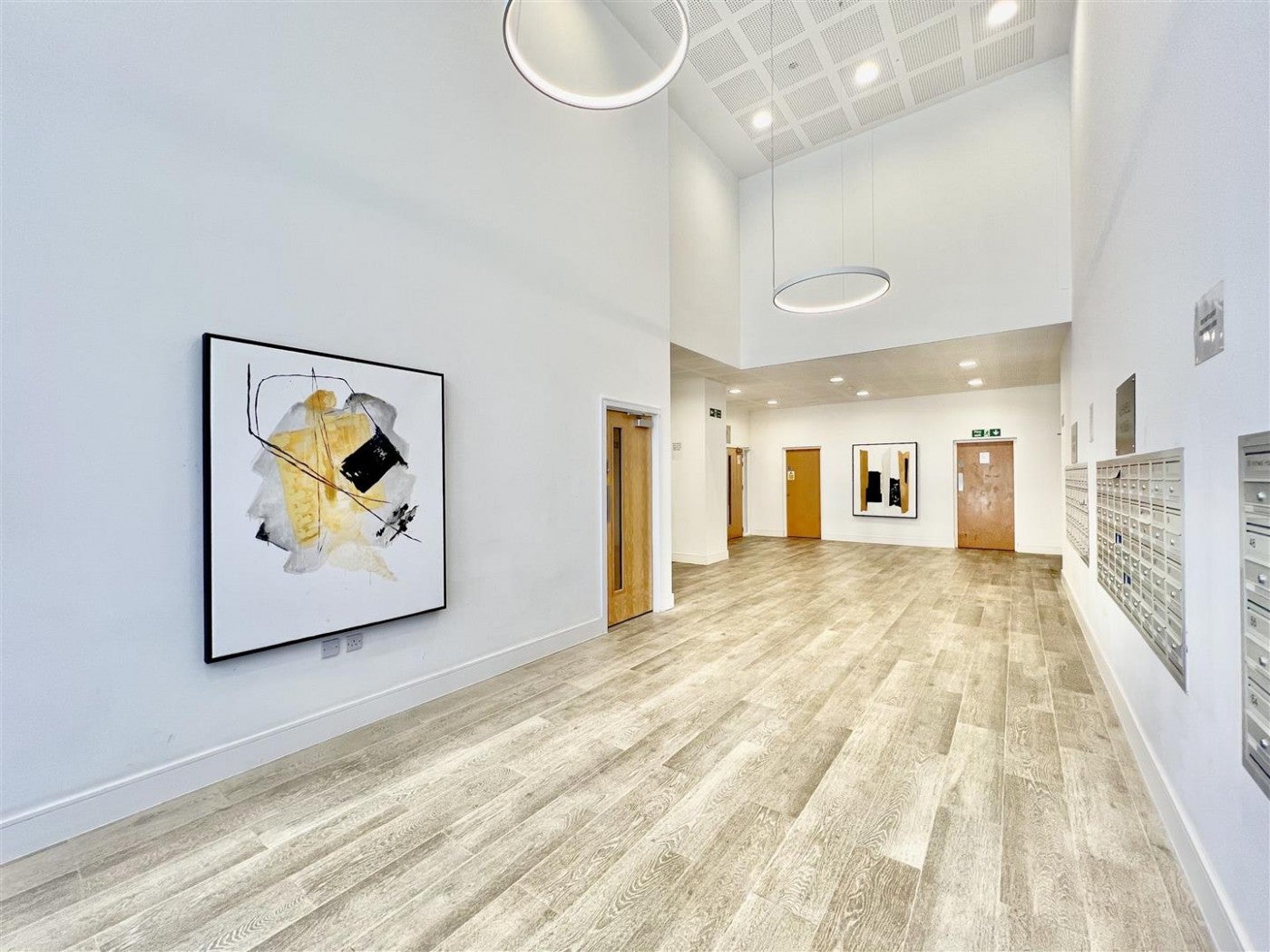 Flat Healum Avenue in Greater London