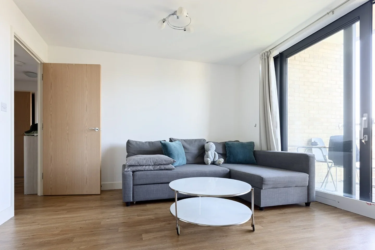 Flat Albatross Way in Greater London