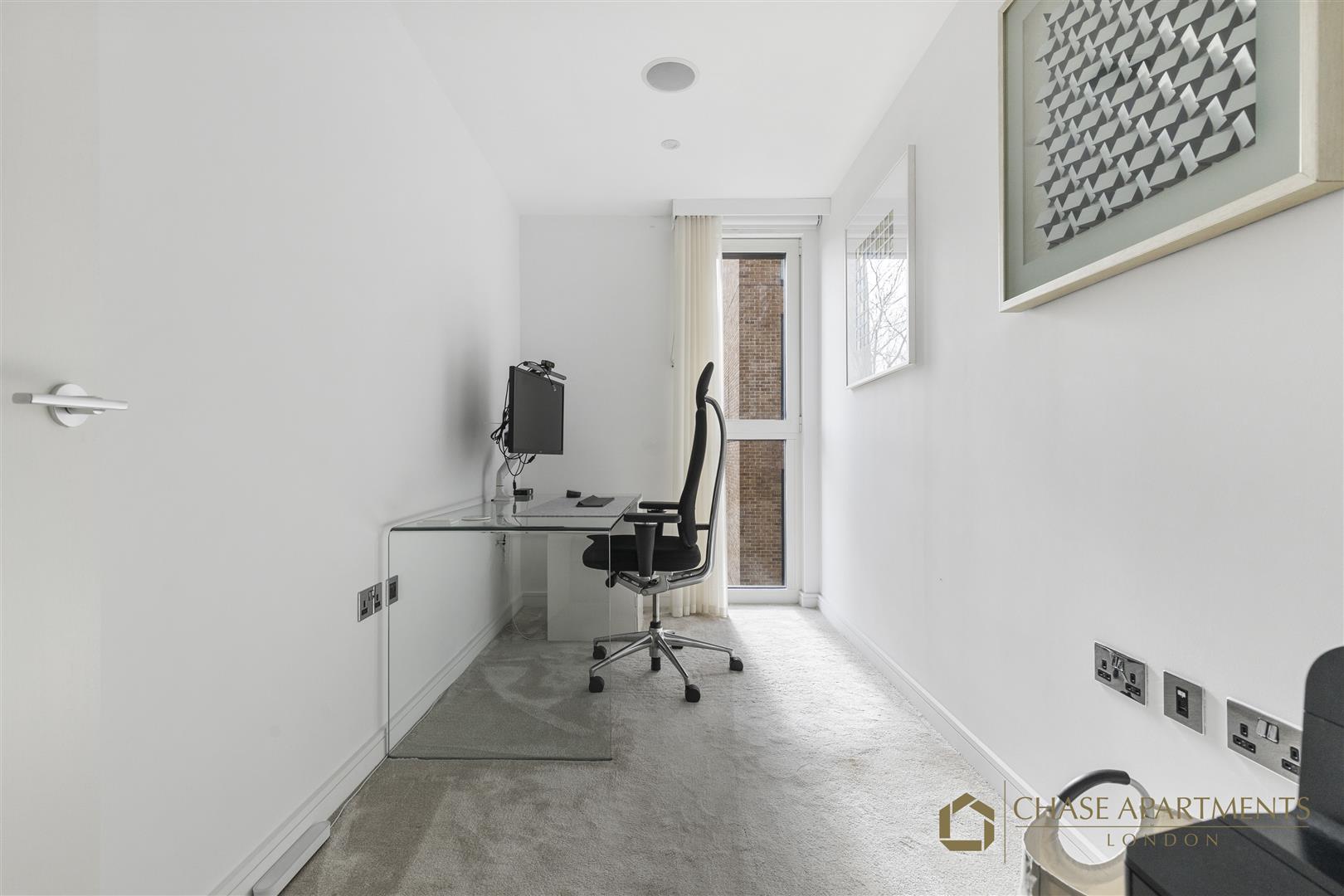 Flat Gatliff Road in City of Westminster