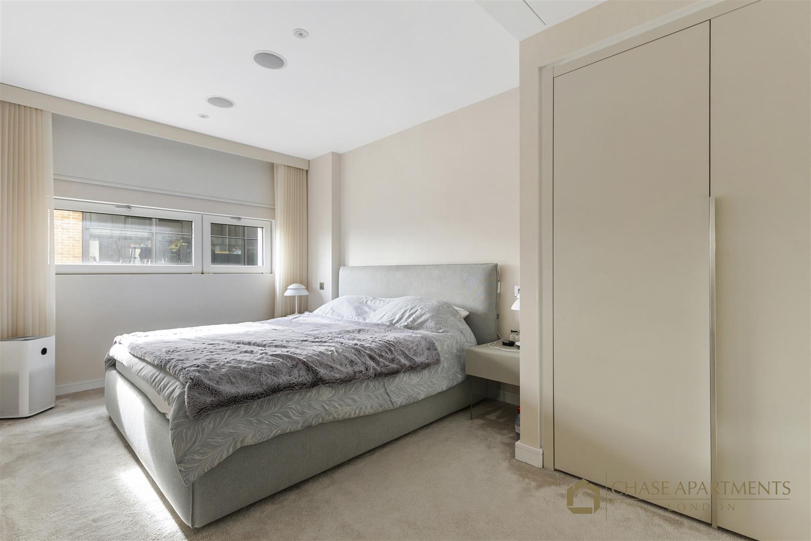 Flat Gatliff Road in City of Westminster