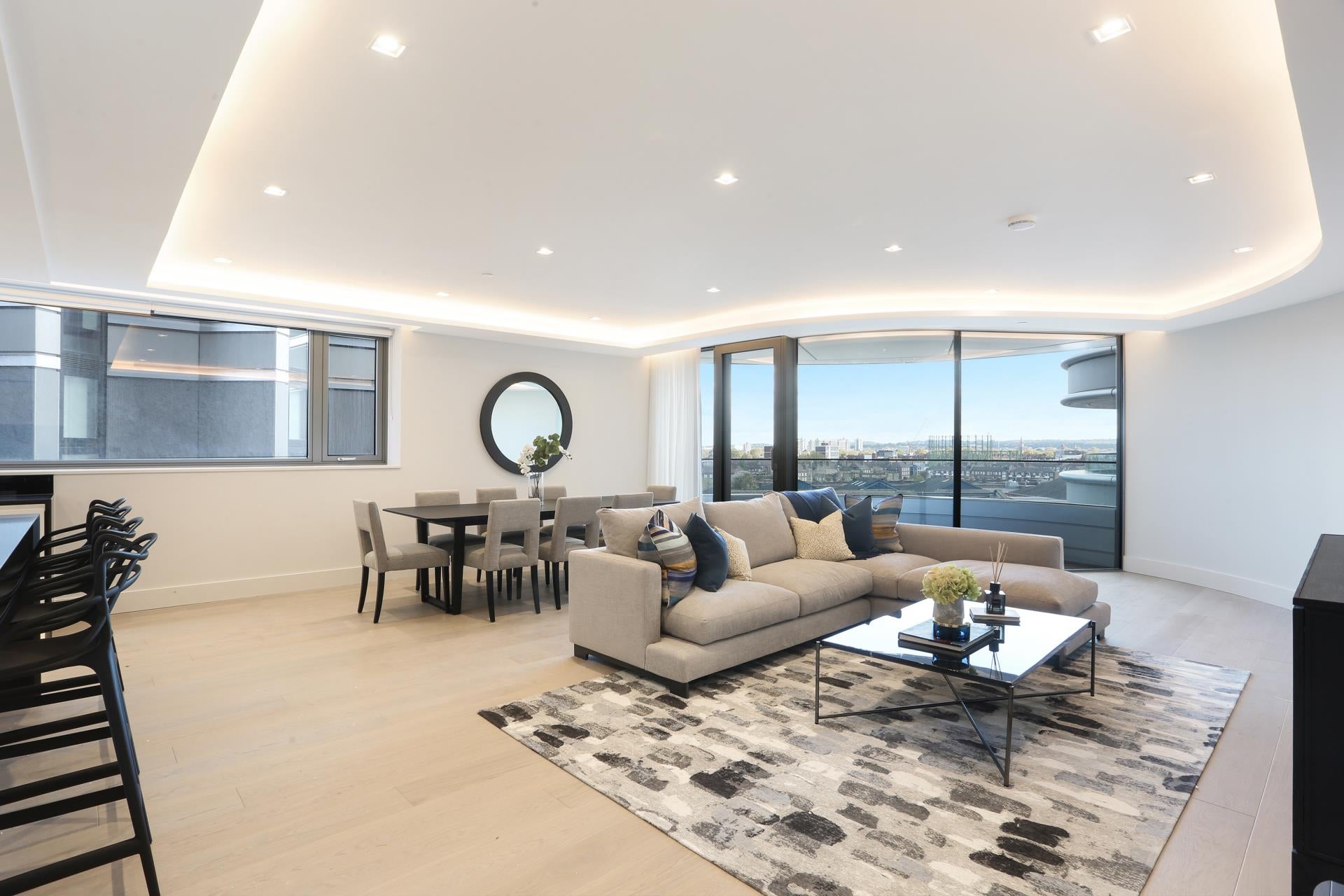 Flat Albert Embankment in Greater London