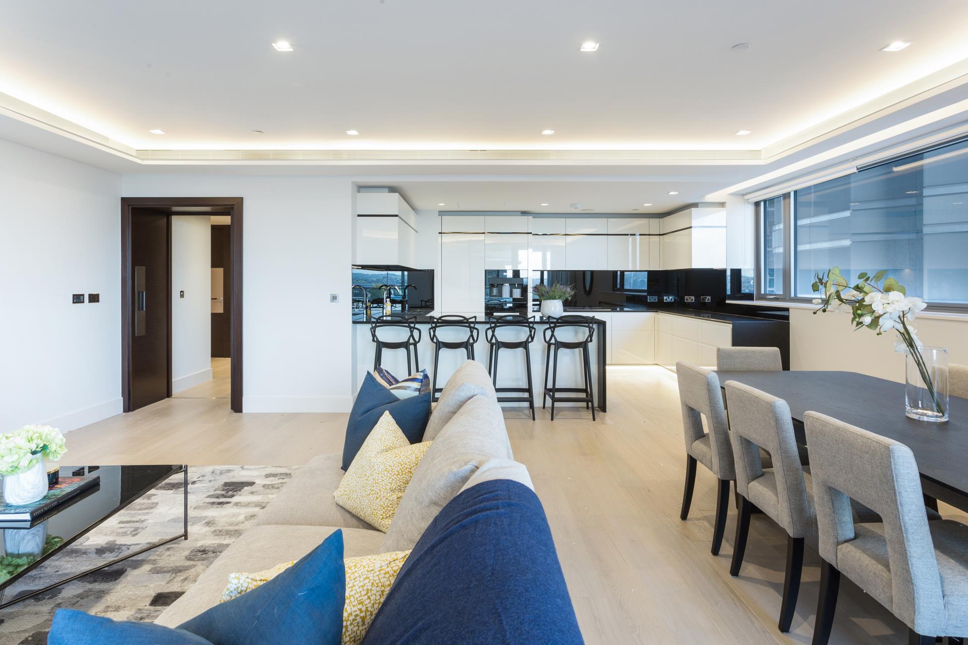 Flat Albert Embankment in Greater London