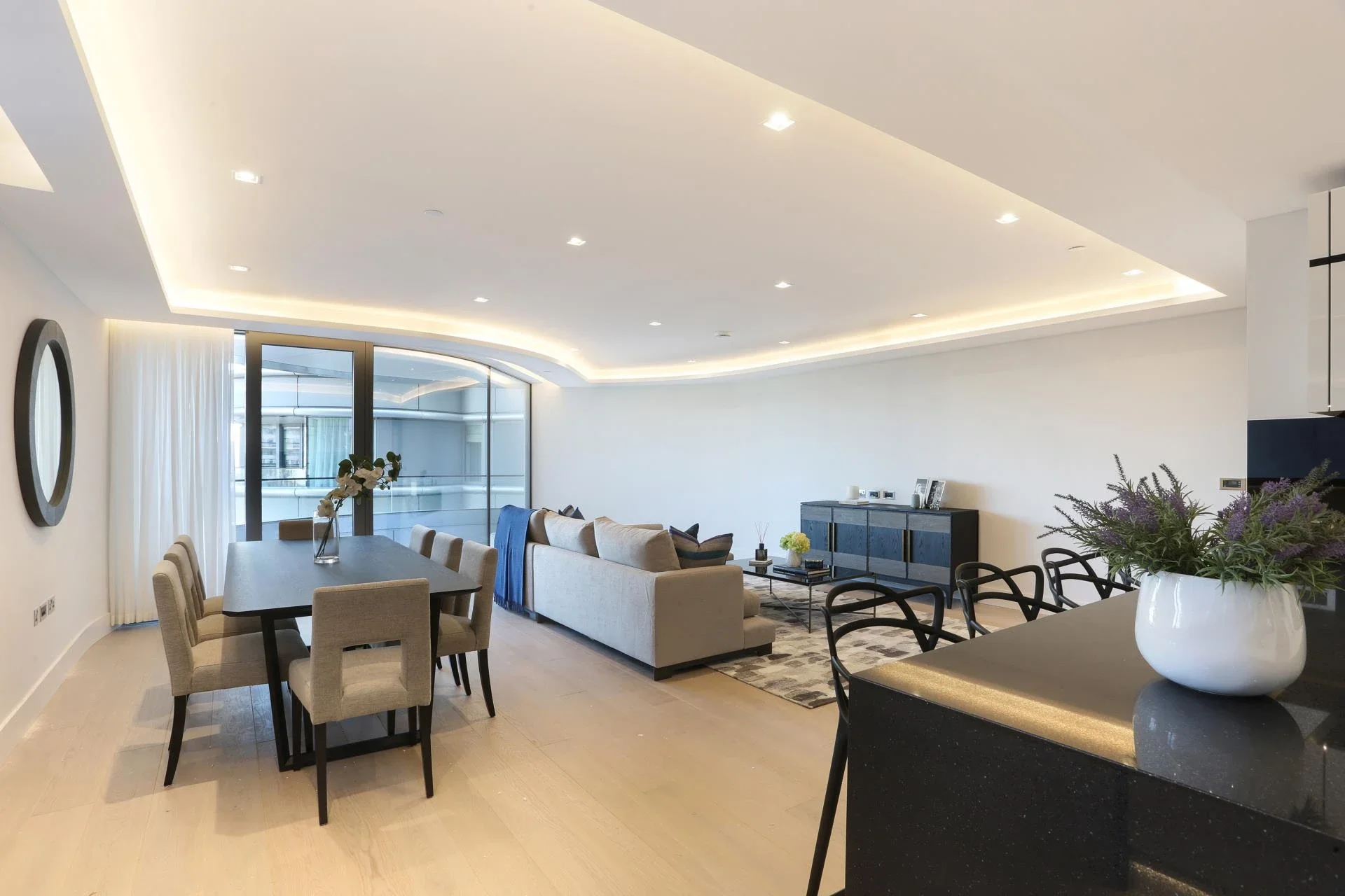 Flat Albert Embankment in Greater London