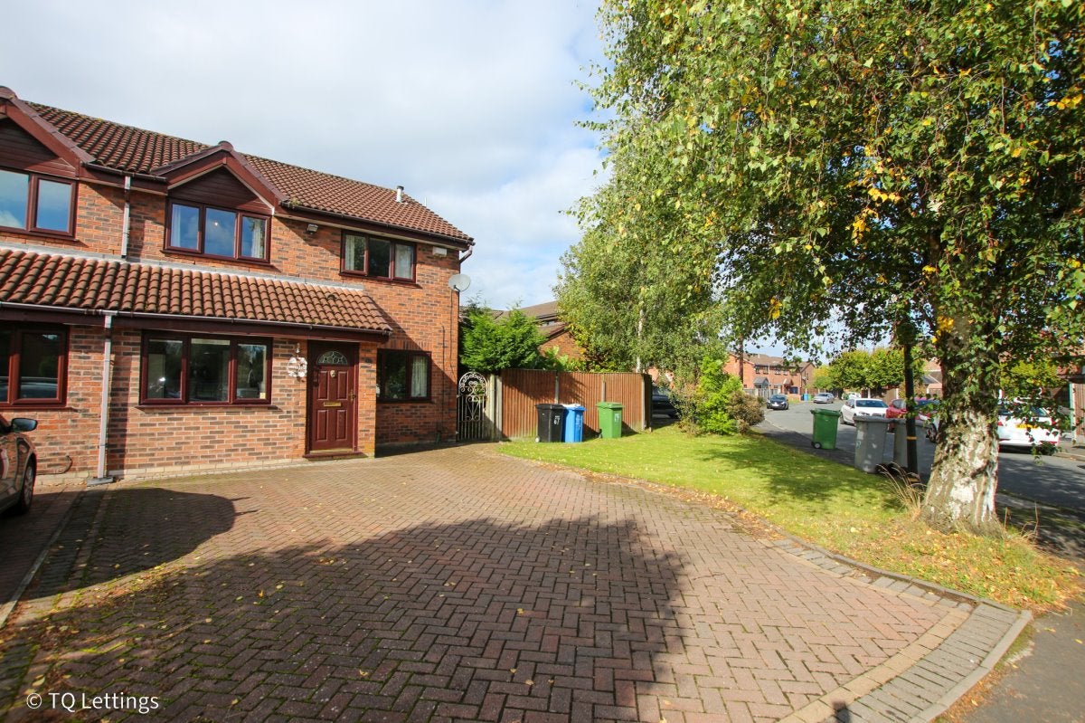 House Pimmcroft Way in Trafford