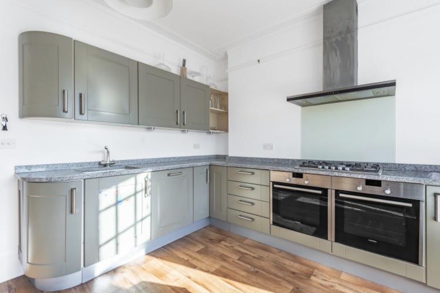 Flat Lower Richmond Road in Greater London