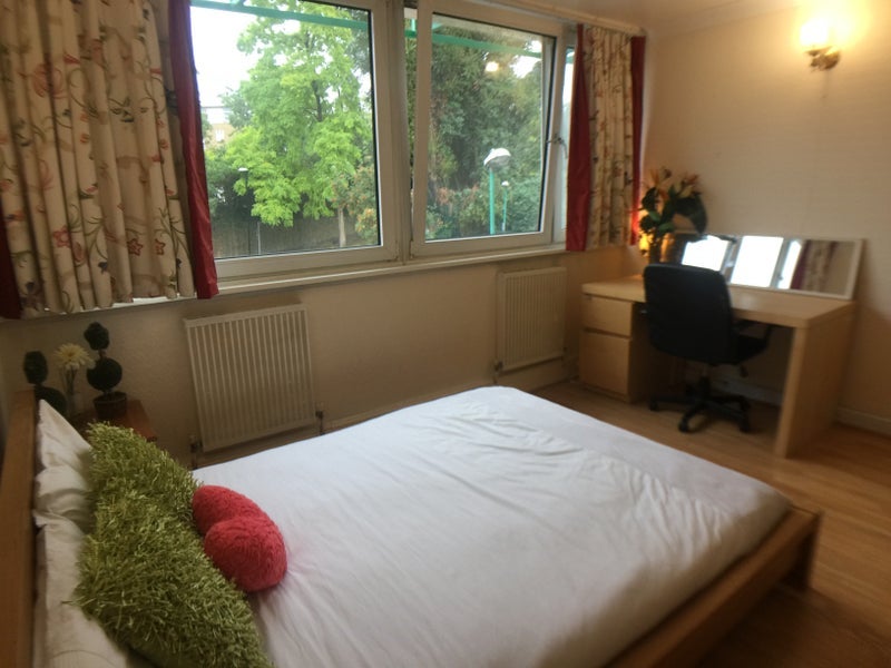 Room Rotherhithe Old Road in Greater London