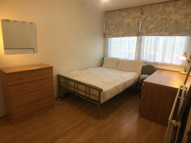 Room Rotherhithe Old Road in Greater London