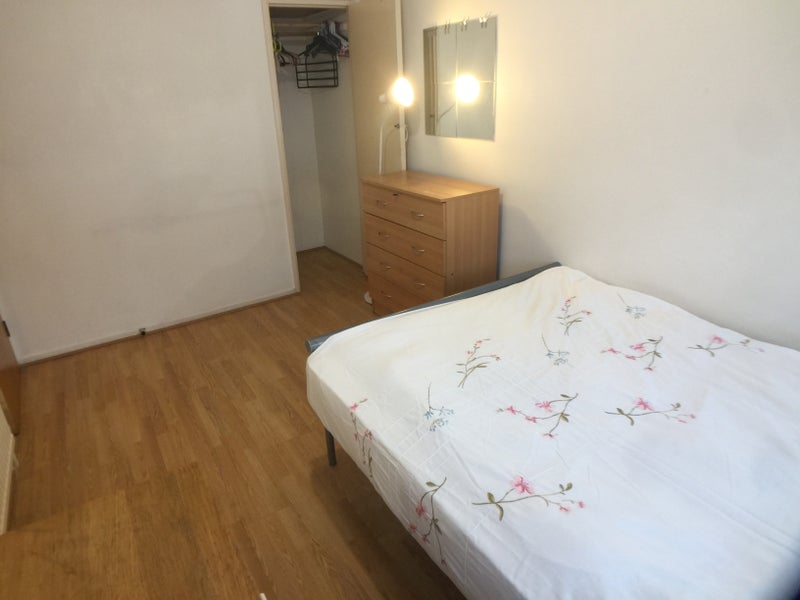 Room Rotherhithe Old Road in Greater London