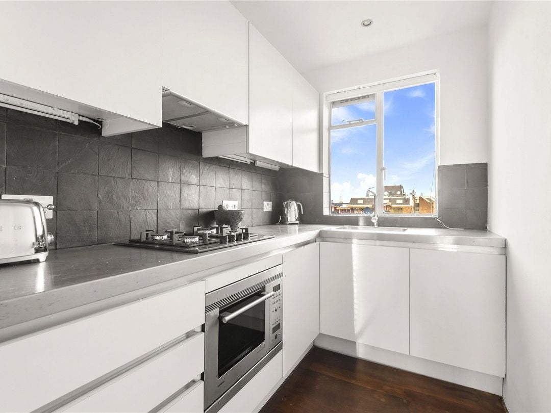Flat Nevern Square in Greater London