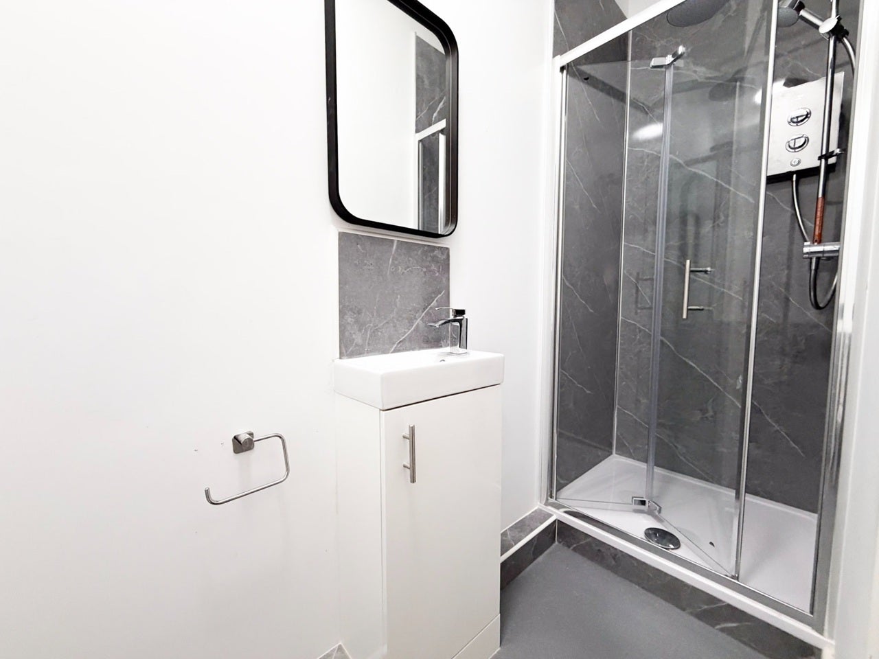 Room West Street in Fareham