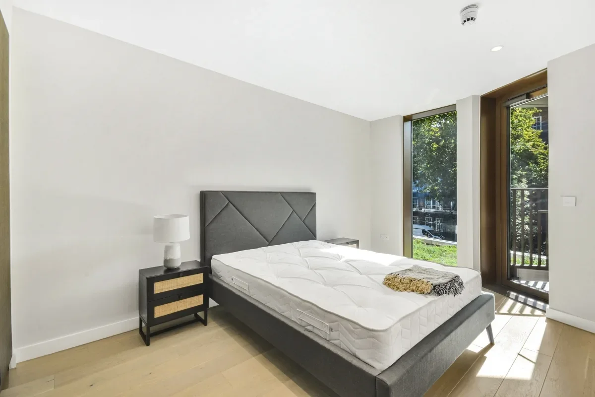 Flat Park Street in Greater London