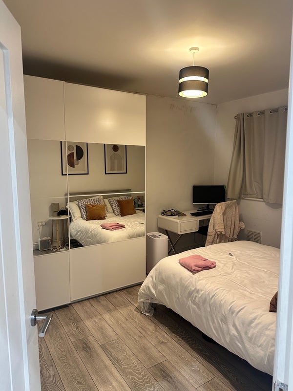 Room Rodenhurst Road in Greater London