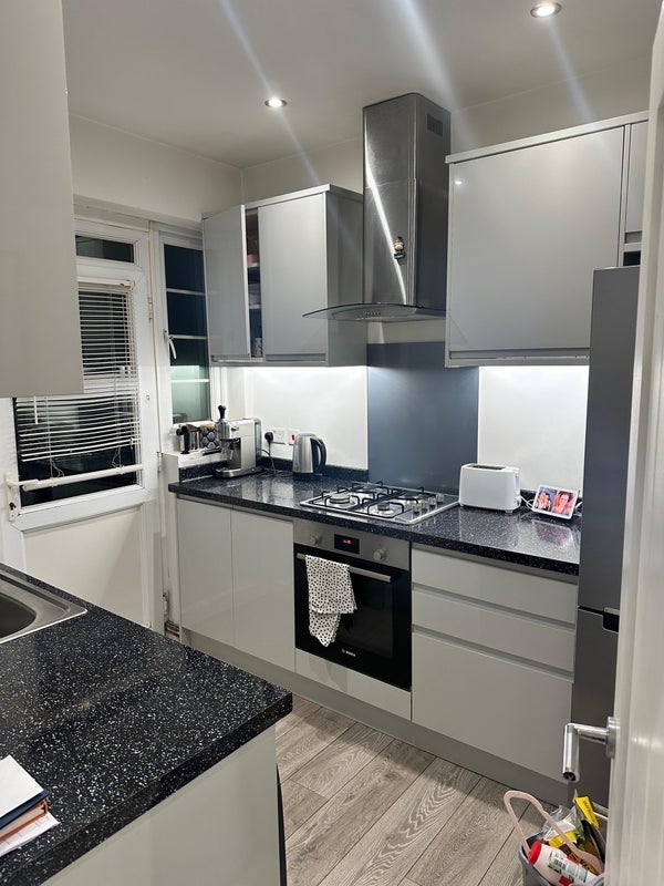 Room Rodenhurst Road in Greater London