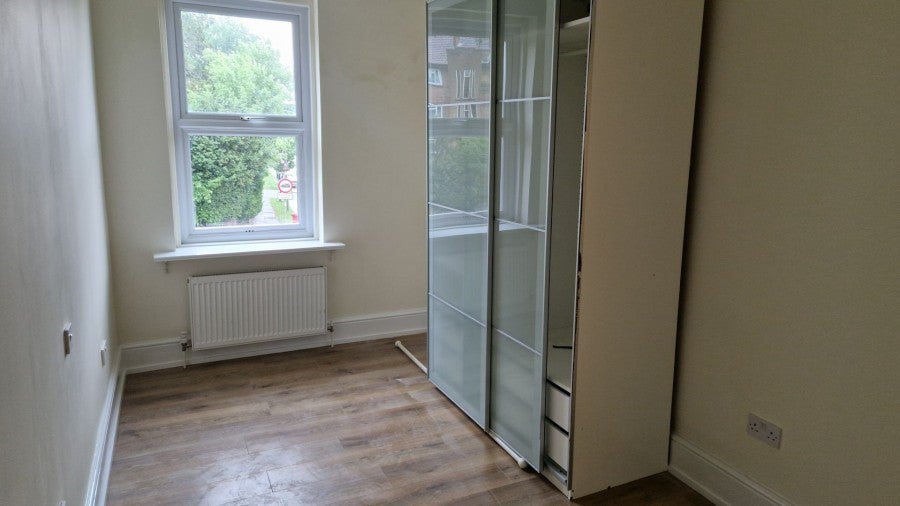 Flat Stonegrove Gardens in Greater London