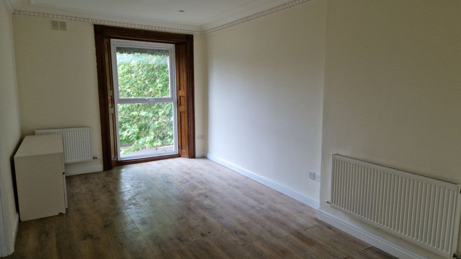 Flat Stonegrove Gardens in Greater London