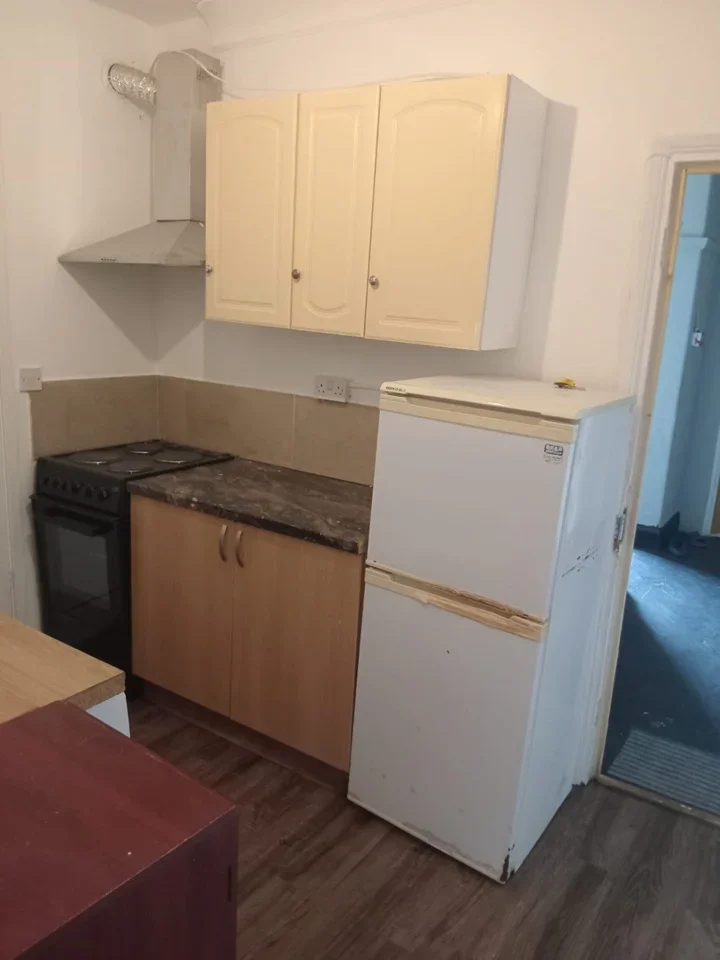 Flat Victoria Road in Greater London