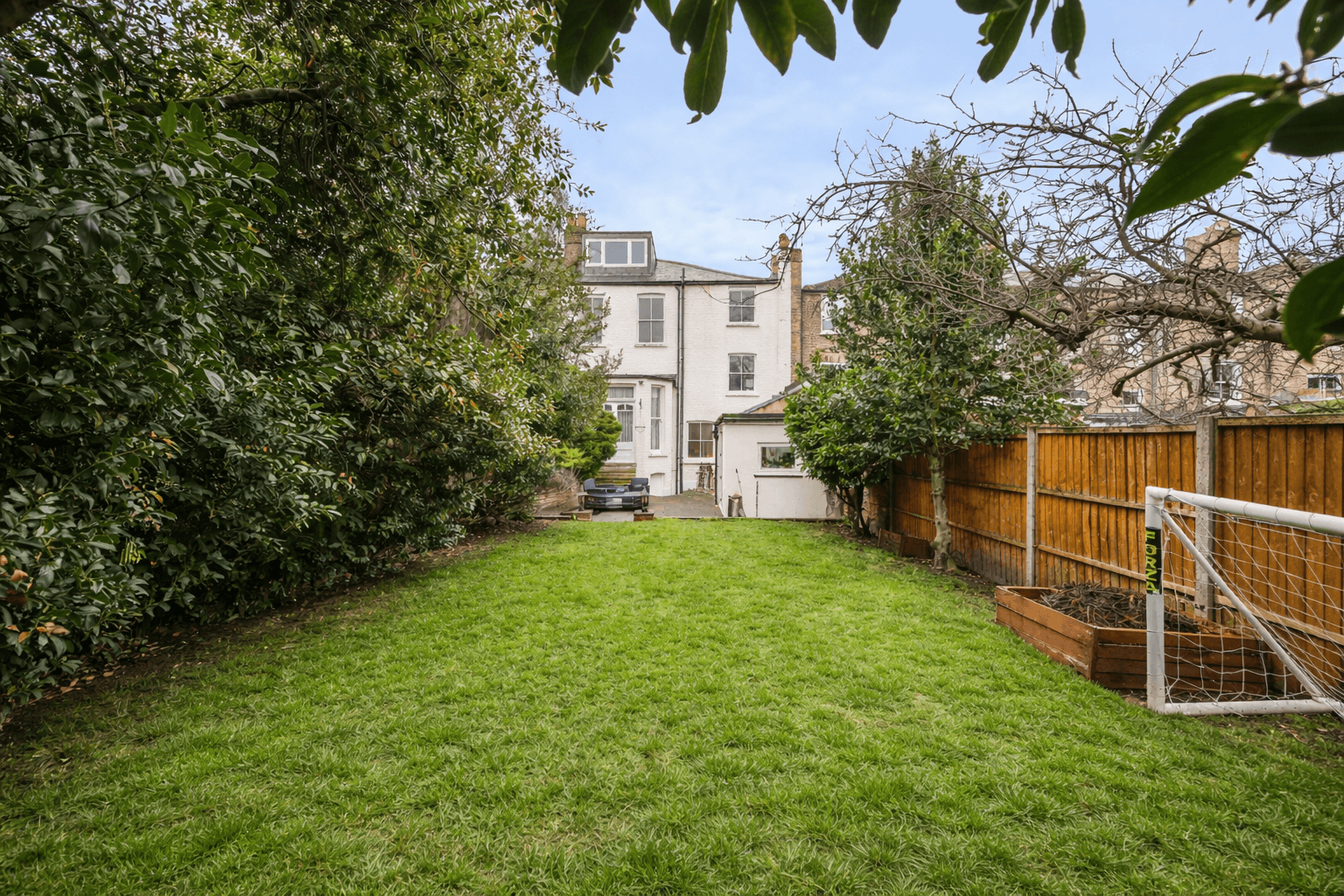 House Fountayne Road in Greater London