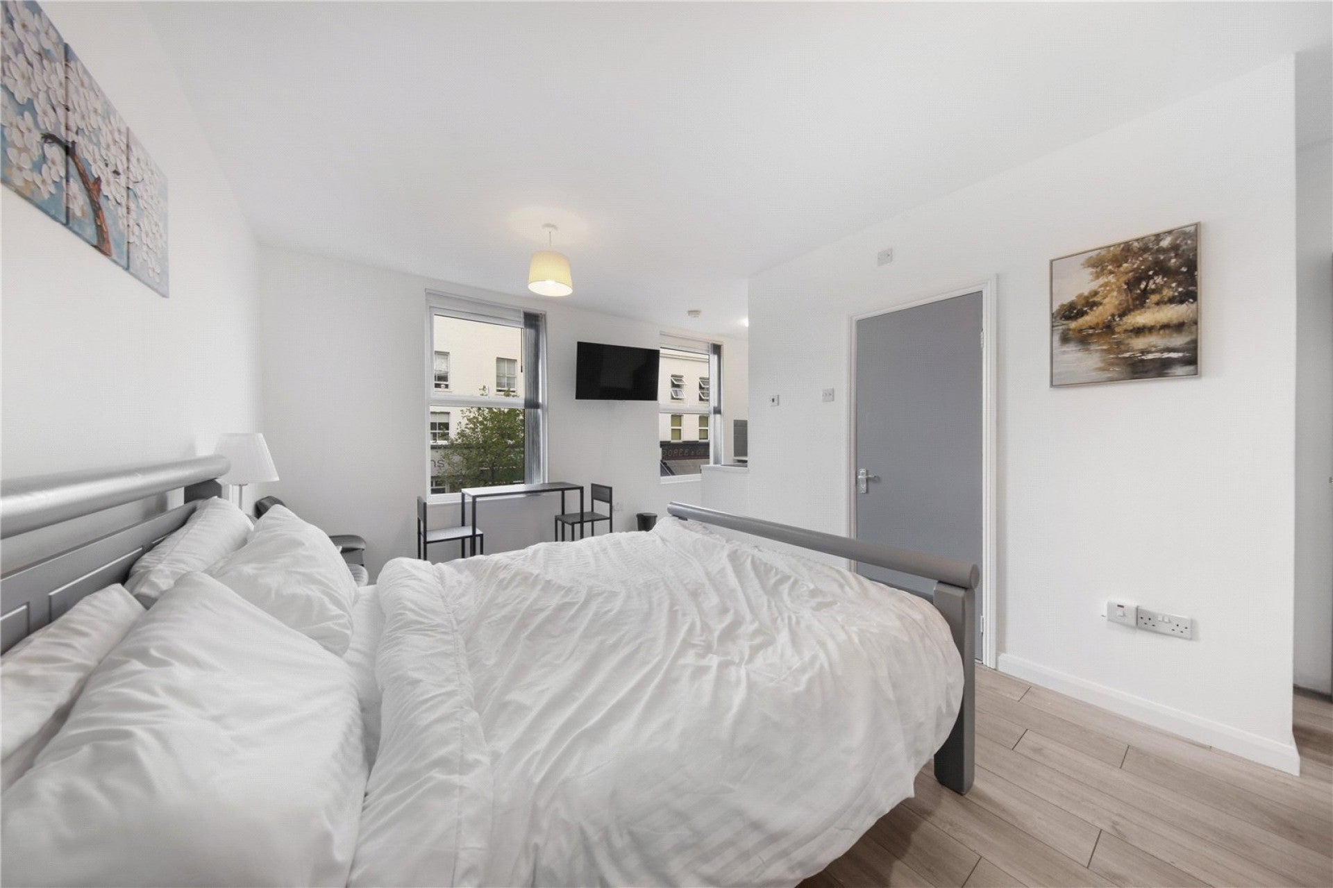 Flat Chatsworth Road in Greater London