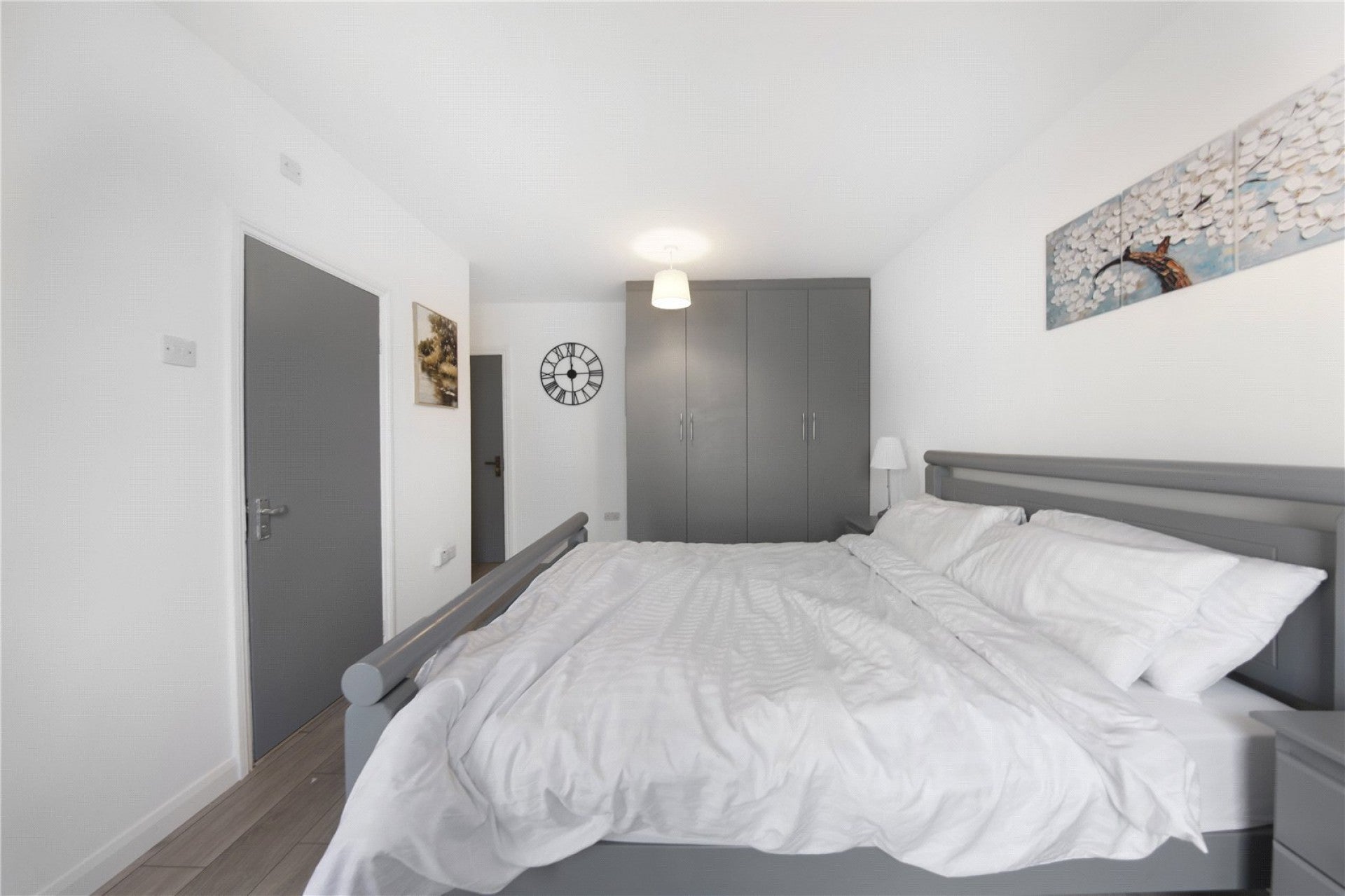 Flat Chatsworth Road in Greater London