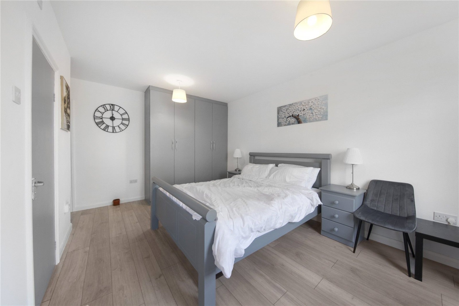 Flat Chatsworth Road in Greater London