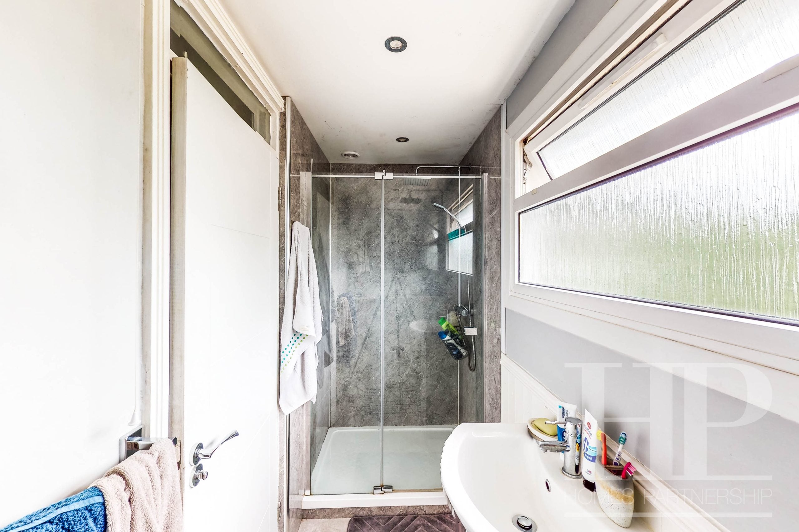 Room Wensleydale in Crawley