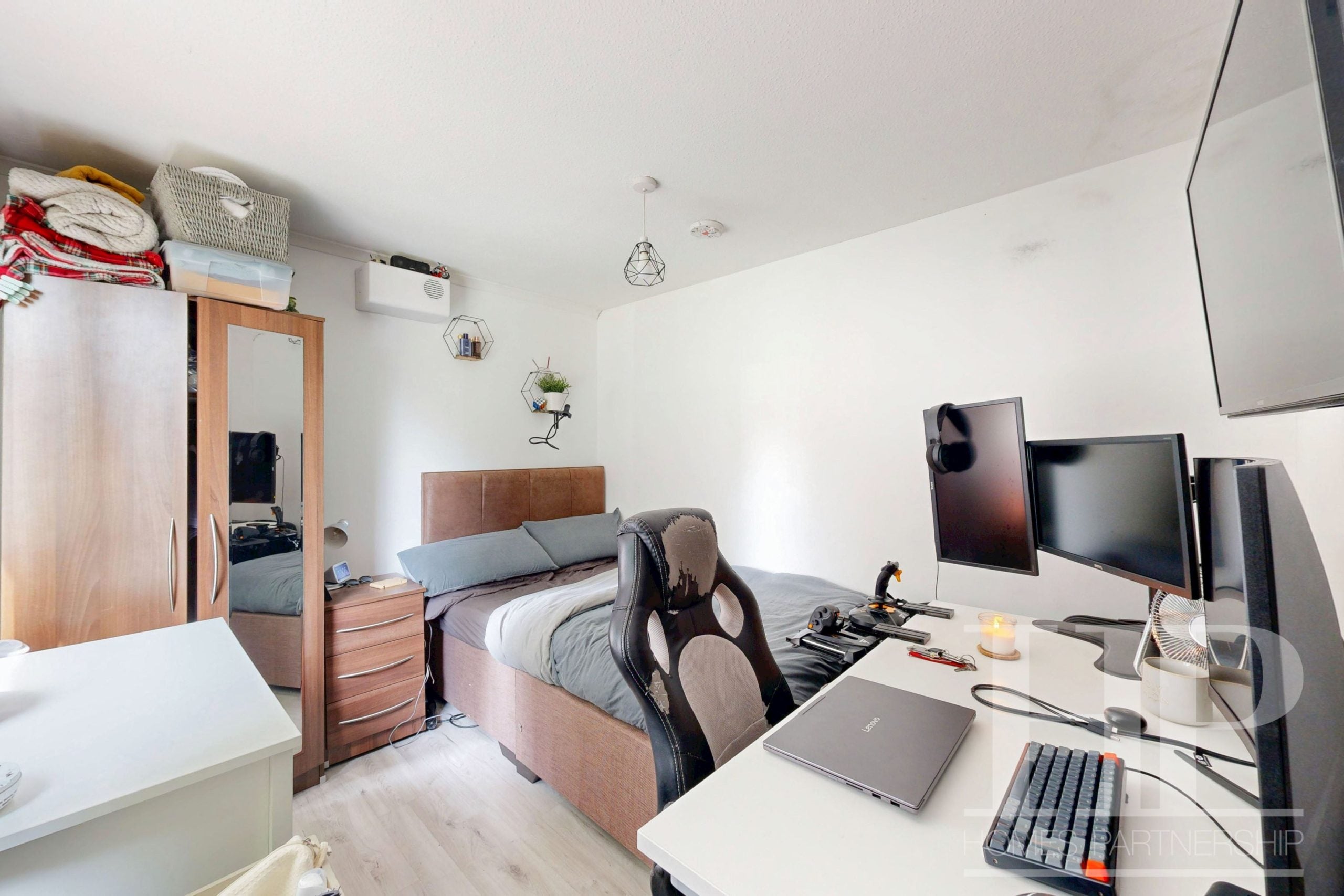 Room Wensleydale in Crawley
