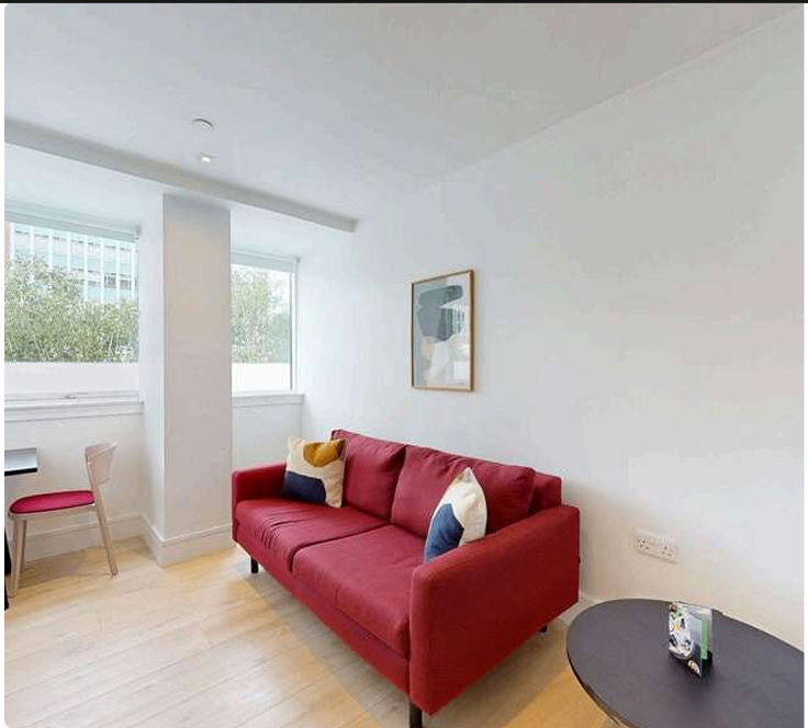 Flat Olympic Way in Greater London