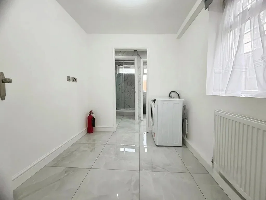 Room Hughenden Road in High Wycombe