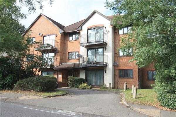 Flat Uxbridge Road in Greater London