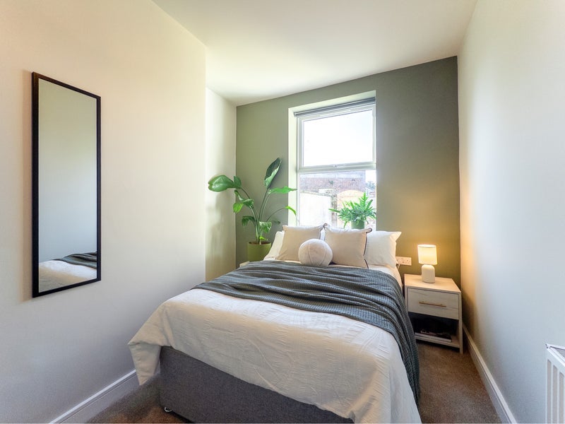 Room Taunton Road in Tameside