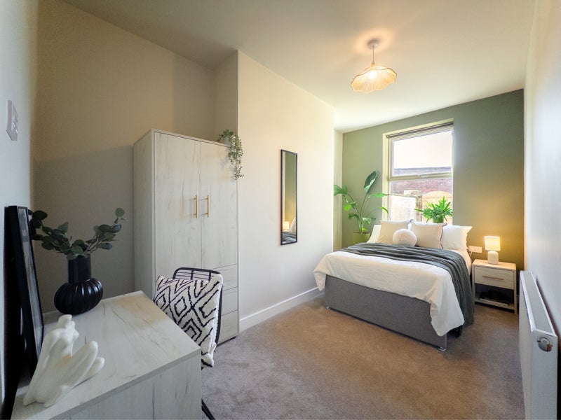Room Taunton Road in Tameside