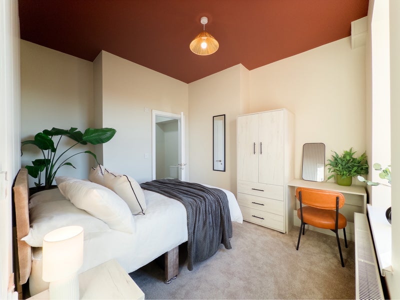 Room Taunton Road in Tameside