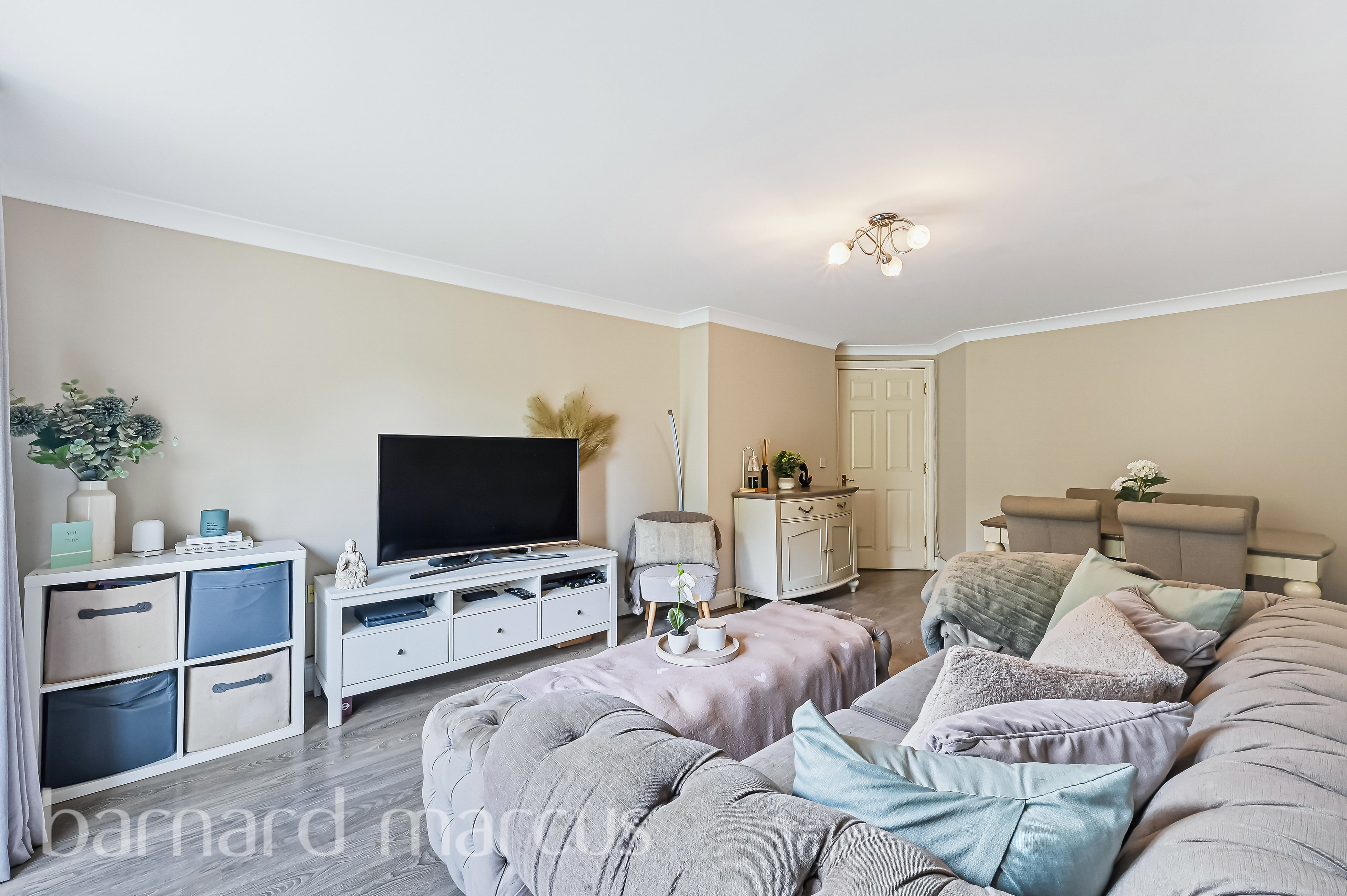 Flat East India Way in Greater London