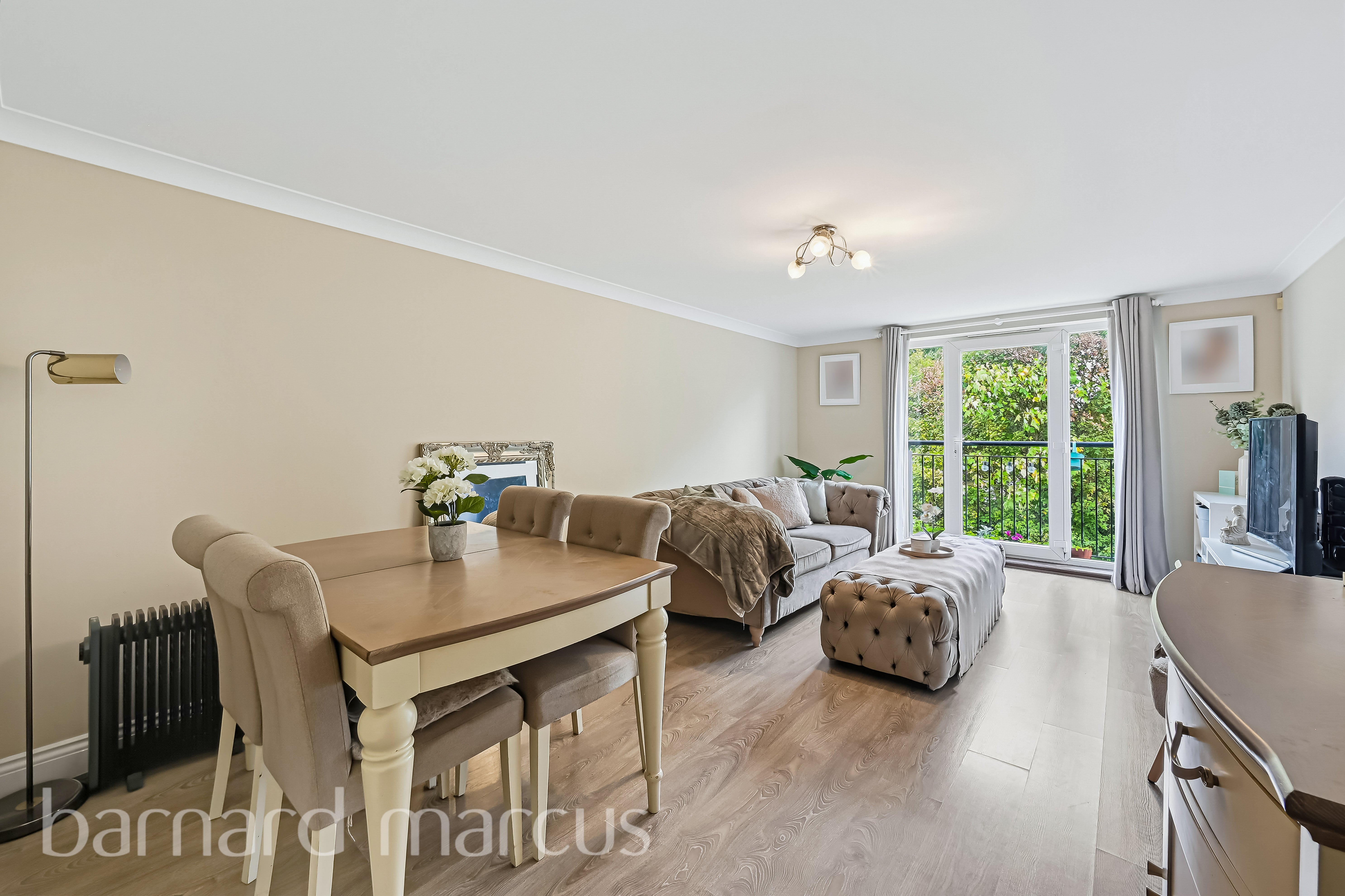Flat East India Way in Greater London
