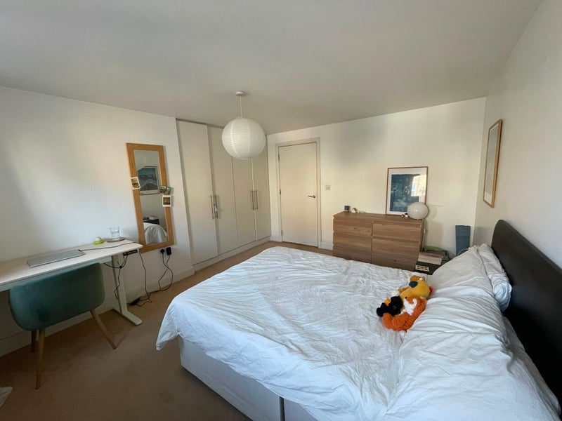 Room Hanley Road in Greater London