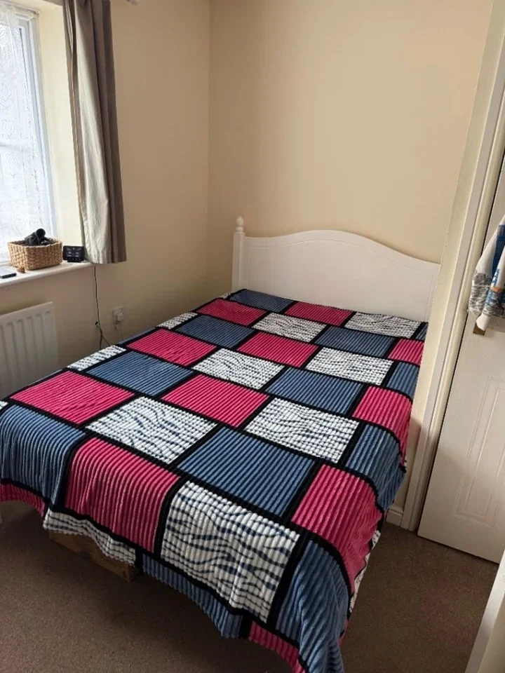 Room Poppy Close in Greater London