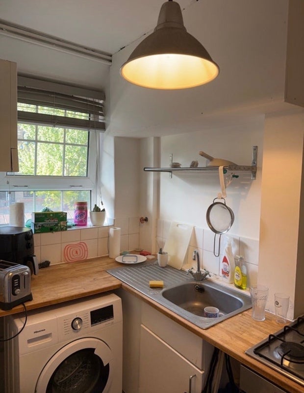 Room Reardon Street in Greater London