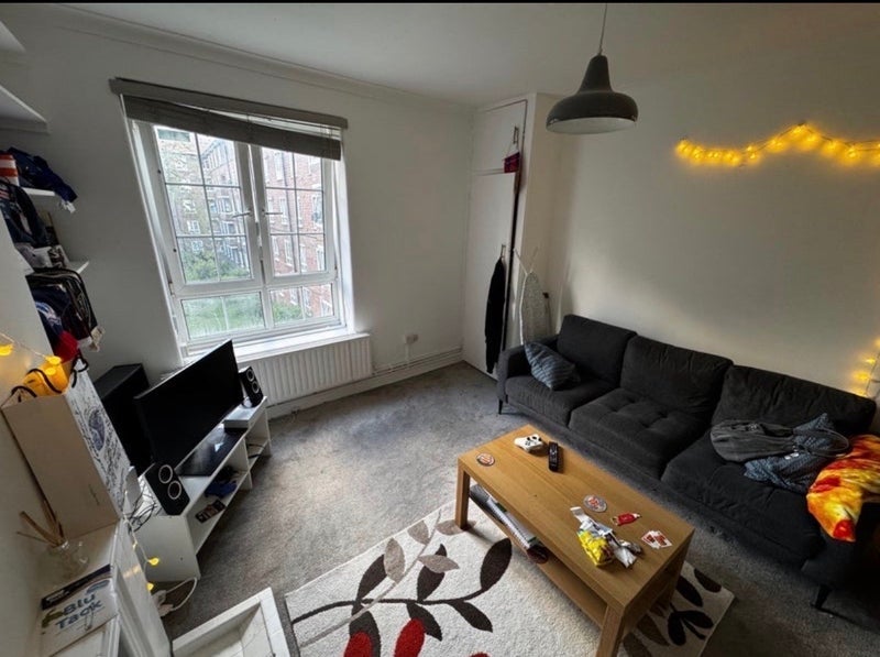 Room Reardon Street in Greater London
