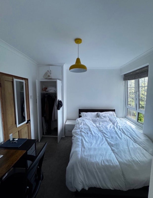Room Reardon Street in Greater London