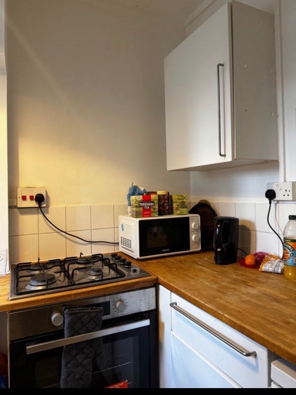 Room Reardon Street in Greater London