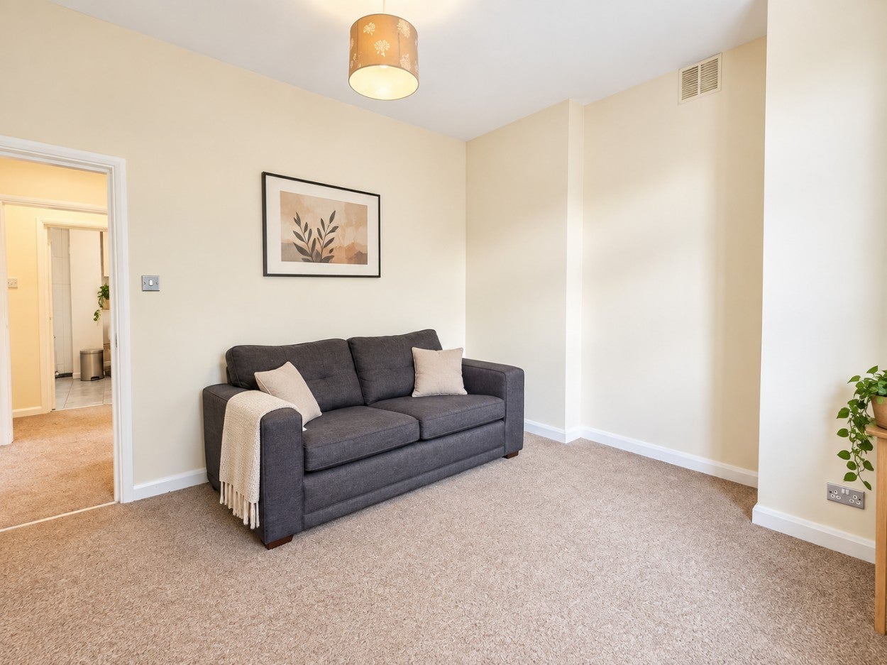 Flat London Road in Greater London