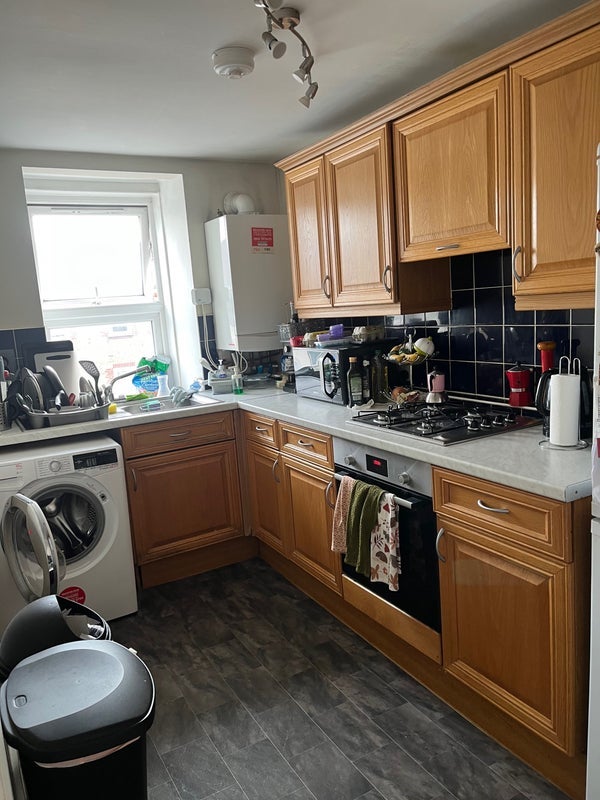 Room Germander Way in Greater London