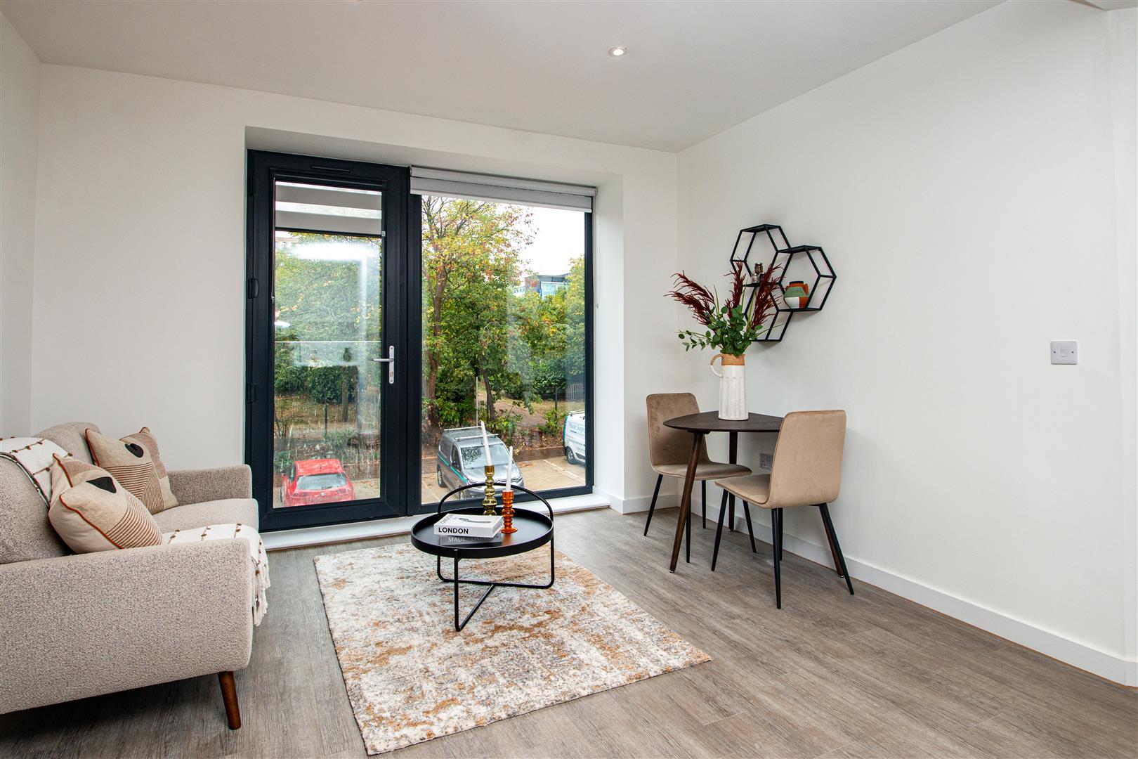 Flat Silbury Boulevard in Central Milton Keynes