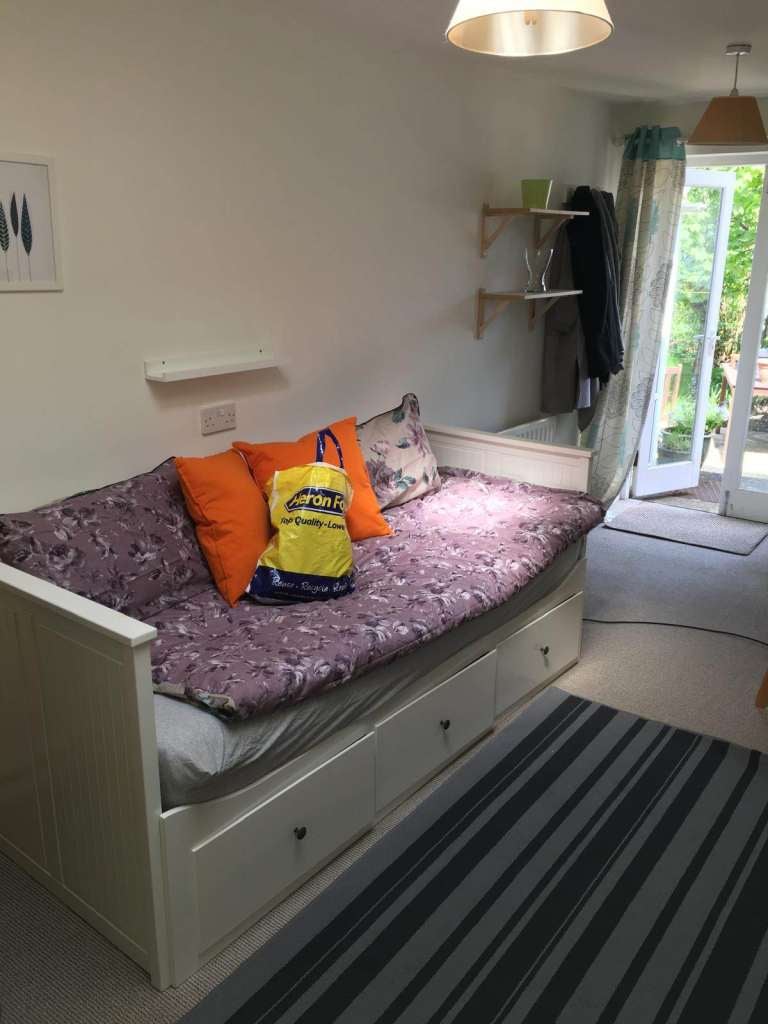 Flat Abney Avenue in Albrighton